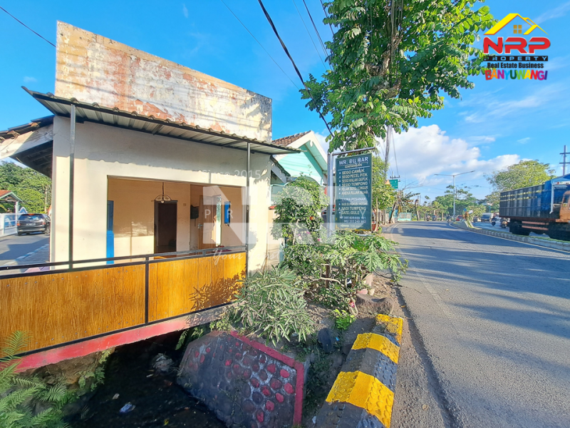 Disewakan Toko sebelah Hotel Aston Banyuwangi  Disewakan Toko Murah di Banyuwangi  Disewakan Toko sebelah Hotel Aston Banyuwangi&nbsp;
Lokasi Di Ruas Jalan Double W Brawijaya.
Dekat dengan fasilitas pendidikan, perbelanjaan, area bisnis, NRP BANYUWANGI