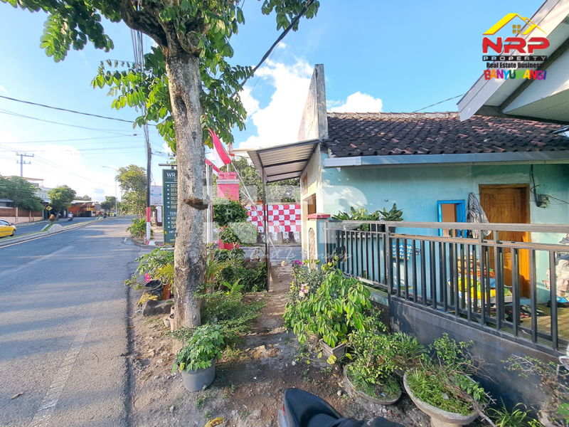Disewakan Toko sebelah Hotel Aston Banyuwangi  Disewakan Toko Murah di Banyuwangi  Disewakan Toko sebelah Hotel Aston Banyuwangi&nbsp;
Lokasi Di Ruas Jalan Double W Brawijaya.
Dekat dengan fasilitas pendidikan, perbelanjaan, area bisnis, NRP BANYUWANGI