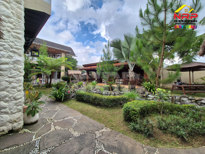 FOR SALE !! VILLA & RESTO PREMIUM FULL FURNITURE DI DESA LICIN - BANYUWANGI Jual hotel dan resto full furniture di Dekat Kawah Ijen Banyuwangi  FOR SALE !! VILLA & RESTO PREMIUM FULL FURNITURE DI DESA LICIN - BANYUWANGI&nbsp;
Hanya 30 Menit dari Kawasan Wisata Kawah Ijen. Terletak di Desa Wisata NRP BANYUWANGI