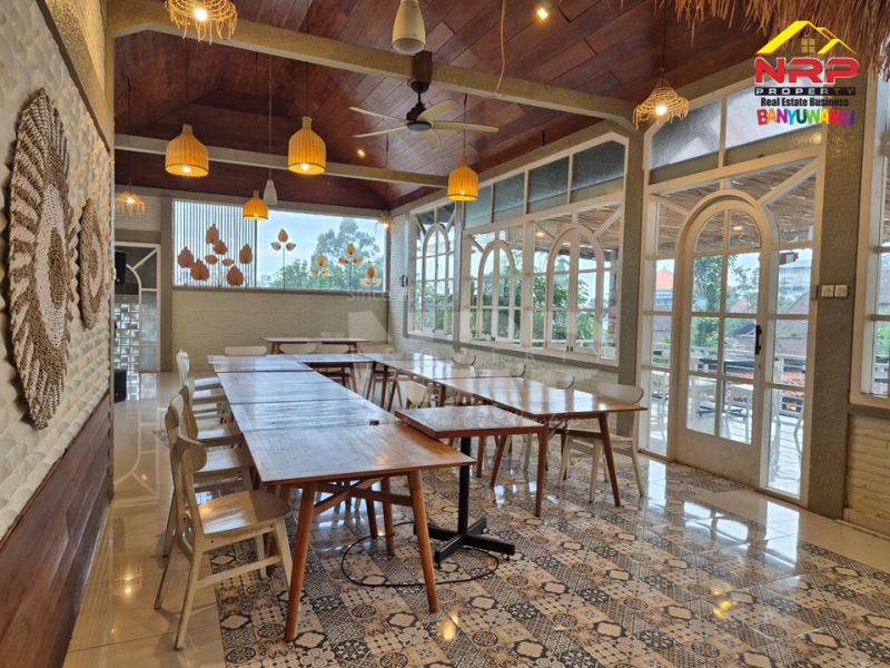 FOR SALE !! VILLA & RESTO PREMIUM FULL FURNITURE DI DESA LICIN - BANYUWANGI Jual hotel dan resto full furniture di Dekat Kawah Ijen Banyuwangi  FOR SALE !! VILLA & RESTO PREMIUM FULL FURNITURE DI DESA LICIN - BANYUWANGI&nbsp;
Hanya 30 Menit dari Kawasan Wisata Kawah Ijen. Terletak di Desa Wisata NRP BANYUWANGI