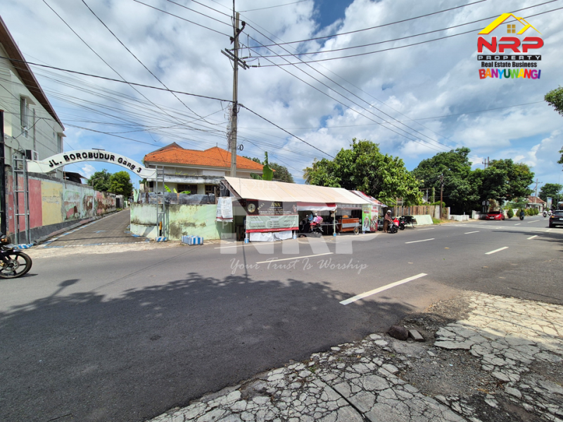 INVESTASI EMAS !! Dijual Tanah Prospek disebelah Kantor Pemkab Banyuwangi INVESTASI EMAS !! Dijual Tanah Prospek disebelah Kantor Pemkab Banyuwangi INVESTASI EMAS !! Dijual Tanah Prospek disebelah Kantor Pemkab Banyuwangi
Berada di Pusat Kota, Mobilitas padat orang pemerintahan.
Sangat Cocok untuk NRP BANYUWANGI