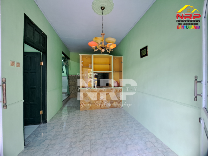 Jual Rumah 1,5 lantai murah di Klatak Banyuwangi  Jual Rumah 1,5 lantai murah di Klatak Banyuwangi  Memang bukan rumah dengan desain kekinian, tapi...
Rumah 1,5 lantai di Klatak ini menawarkan ruang yang lega dan lokasi yang nyaman untuk keluarga

LT/LB : NRP BANYUWANGI