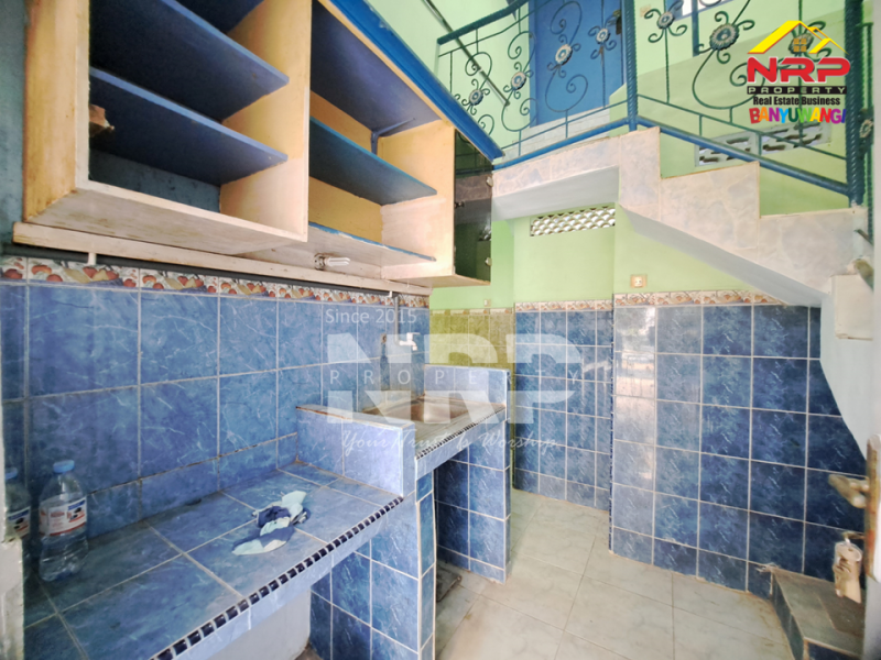 Jual Rumah 1,5 lantai murah di Klatak Banyuwangi  Jual Rumah 1,5 lantai murah di Klatak Banyuwangi  Memang bukan rumah dengan desain kekinian, tapi...
Rumah 1,5 lantai di Klatak ini menawarkan ruang yang lega dan lokasi yang nyaman untuk keluarga

LT/LB : NRP BANYUWANGI