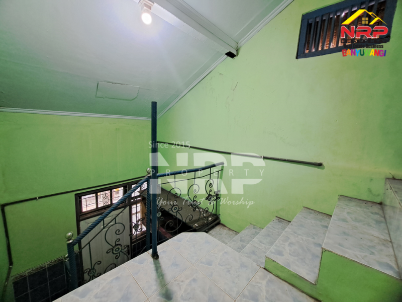 Jual Rumah 1,5 lantai murah di Klatak Banyuwangi  Jual Rumah 1,5 lantai murah di Klatak Banyuwangi  Memang bukan rumah dengan desain kekinian, tapi...
Rumah 1,5 lantai di Klatak ini menawarkan ruang yang lega dan lokasi yang nyaman untuk keluarga

LT/LB : NRP BANYUWANGI