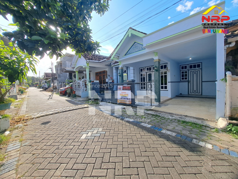 Jual Rumah 1,5 lantai murah di Klatak Banyuwangi  Jual Rumah 1,5 lantai murah di Klatak Banyuwangi  Memang bukan rumah dengan desain kekinian, tapi...
Rumah 1,5 lantai di Klatak ini menawarkan ruang yang lega dan lokasi yang nyaman untuk keluarga

LT/LB : NRP BANYUWANGI