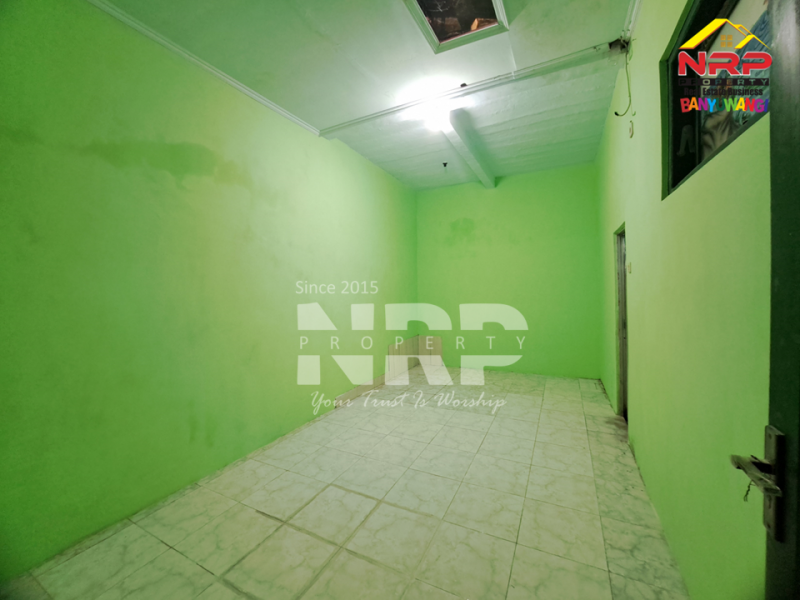 Jual Rumah 1,5 lantai murah di Klatak Banyuwangi  Jual Rumah 1,5 lantai murah di Klatak Banyuwangi  Memang bukan rumah dengan desain kekinian, tapi...
Rumah 1,5 lantai di Klatak ini menawarkan ruang yang lega dan lokasi yang nyaman untuk keluarga

LT/LB : NRP BANYUWANGI