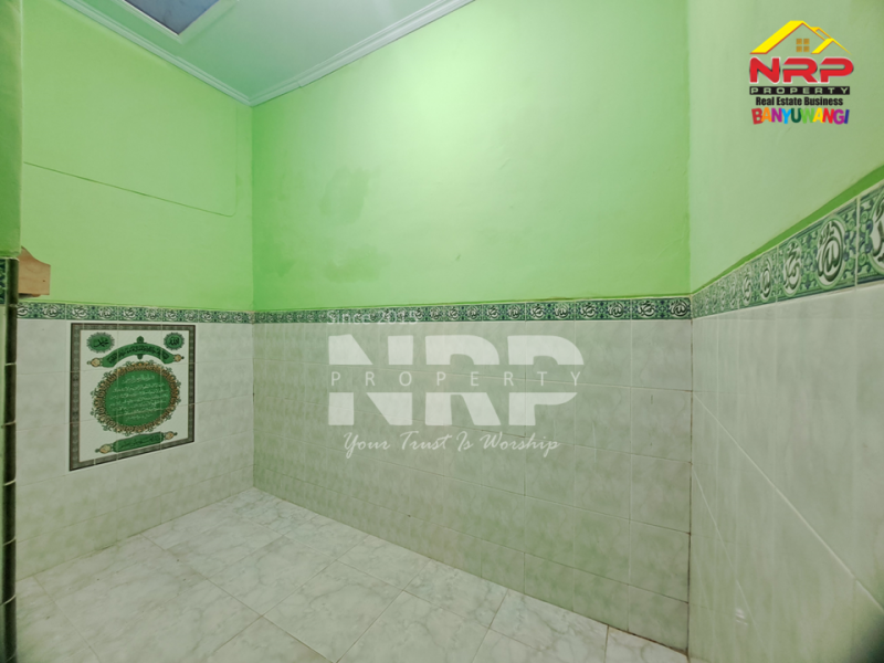 Jual Rumah 1,5 lantai murah di Klatak Banyuwangi  Jual Rumah 1,5 lantai murah di Klatak Banyuwangi  Memang bukan rumah dengan desain kekinian, tapi...
Rumah 1,5 lantai di Klatak ini menawarkan ruang yang lega dan lokasi yang nyaman untuk keluarga

LT/LB : NRP BANYUWANGI