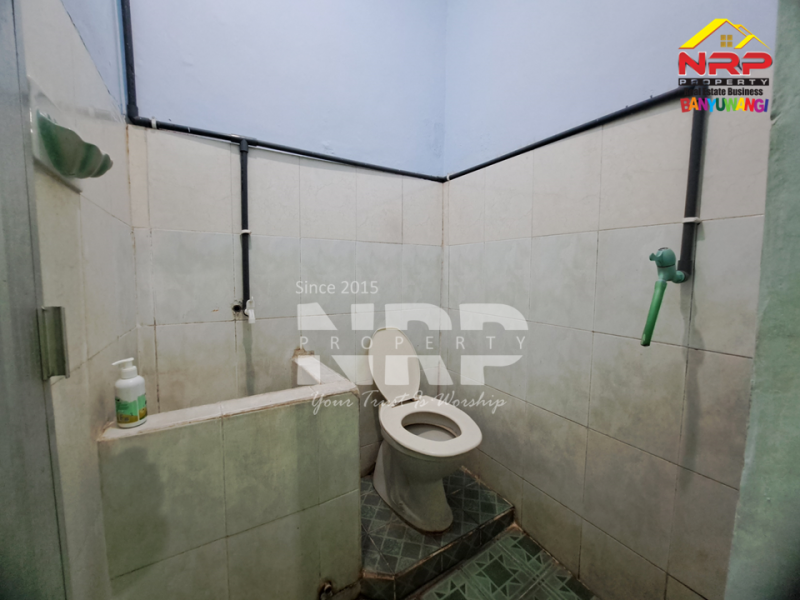 Jual Rumah 1,5 lantai murah di Klatak Banyuwangi  Jual Rumah 1,5 lantai murah di Klatak Banyuwangi  Memang bukan rumah dengan desain kekinian, tapi...
Rumah 1,5 lantai di Klatak ini menawarkan ruang yang lega dan lokasi yang nyaman untuk keluarga

LT/LB : NRP BANYUWANGI