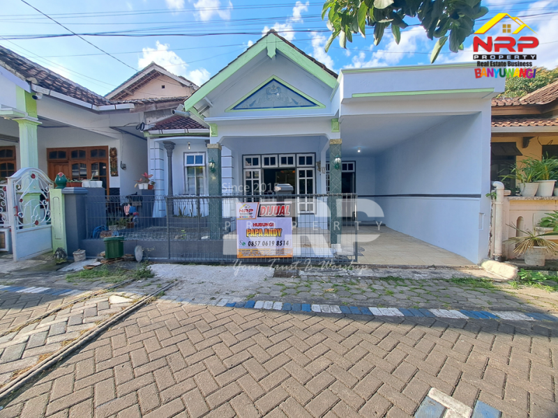 Jual Rumah 1,5 lantai murah di Klatak Banyuwangi  Jual Rumah 1,5 lantai murah di Klatak Banyuwangi  Memang bukan rumah dengan desain kekinian, tapi...
Rumah 1,5 lantai di Klatak ini menawarkan ruang yang lega dan lokasi yang nyaman untuk keluarga

LT/LB : NRP BANYUWANGI