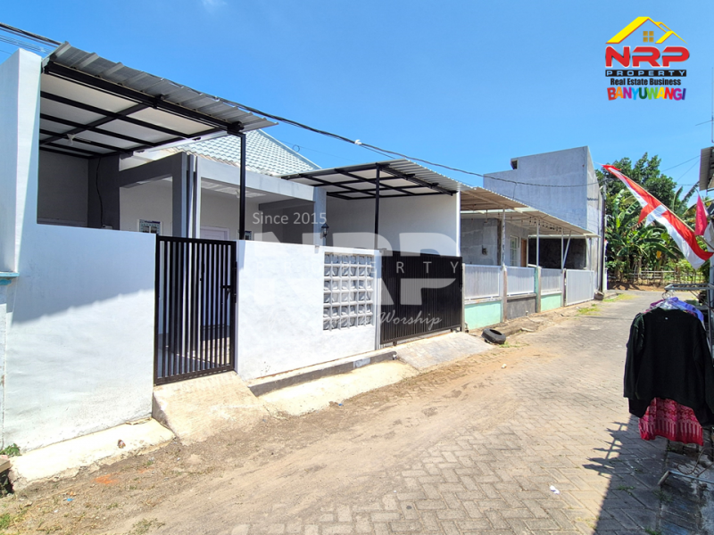Jual rumah minimalis estetik dan nyaman di Giri, Banyuwangi  Jual rumah minimalis estetik dan nyaman di Giri, Banyuwangi  Mulai kehidupan baru dengan hunian estetik, nyaman, dan lokasi strategis.
Desain minimalis, lingkungan asri, harga bersahabat di Jl. Gajah Mada NRP BANYUWANGI