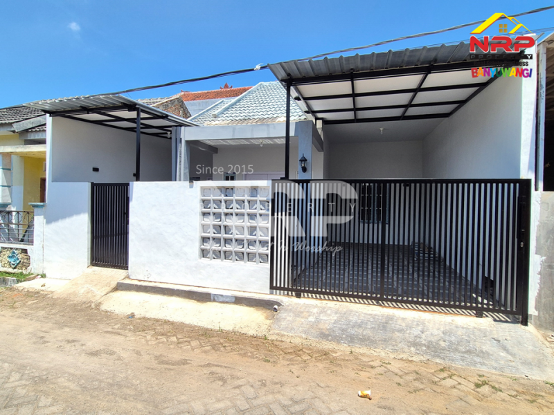 Jual rumah minimalis estetik dan nyaman di Giri, Banyuwangi  Jual rumah minimalis estetik dan nyaman di Giri, Banyuwangi  Mulai kehidupan baru dengan hunian estetik, nyaman, dan lokasi strategis.
Desain minimalis, lingkungan asri, harga bersahabat di Jl. Gajah Mada NRP BANYUWANGI