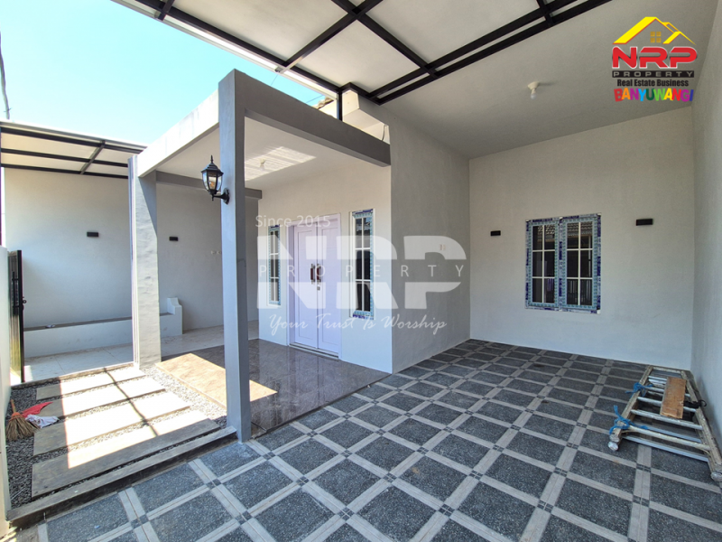 Mulai kehidupan baru dengan hunian estetik, nyaman, dan lokasi strategis. Dijual rumah estetik Murah Banyuwangi bisa KPR  Mulai kehidupan baru dengan hunian estetik, nyaman, dan lokasi strategis.
Desain minimalis, lingkungan asri, harga bersahabat di Jl. Gajah Mada NRP BANYUWANGI