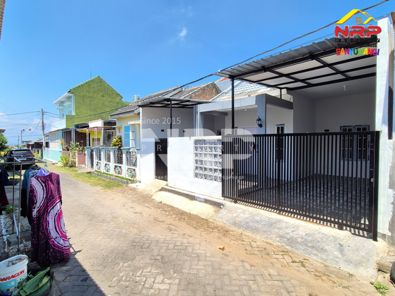 Mulai kehidupan baru dengan hunian estetik, nyaman, dan lokasi strategis. Dijual rumah estetik Murah Banyuwangi bisa KPR  Mulai kehidupan baru dengan hunian estetik, nyaman, dan lokasi strategis.
Desain minimalis, lingkungan asri, harga bersahabat di Jl. Gajah Mada NRP BANYUWANGI