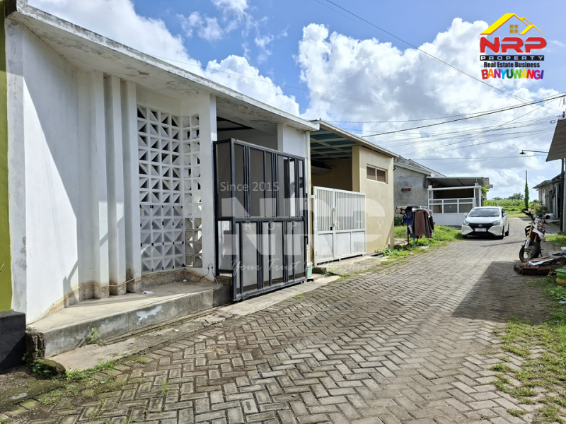 OPER KREDIT Rumah Minimalis Cantik Siap Huni di Dekat Stasiun Banyuwangi Kota.  Dijual rumah oper kredit 100 jutaan di Banyuwangi  OPER KREDIT Rumah Minimalis Cantik Siap Huni di Dekat Stasiun Banyuwangi Kota.&nbsp;
Lokasi sangat strategis dekat dengan Pusat Pendidikan Ternama NRP BANYUWANGI