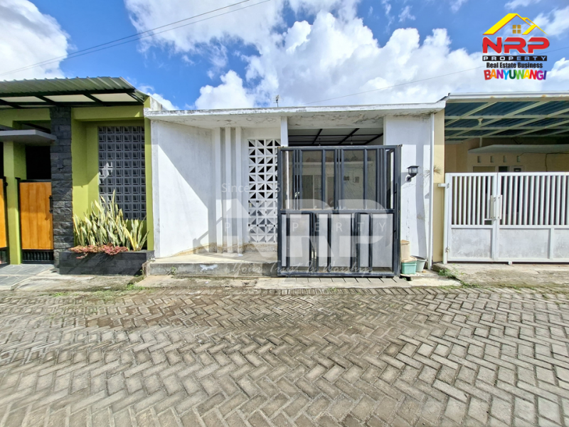 OPER KREDIT Rumah Minimalis Cantik Siap Huni di Dekat Stasiun Banyuwangi Kota.  Dijual rumah oper kredit 100 jutaan di Banyuwangi  OPER KREDIT Rumah Minimalis Cantik Siap Huni di Dekat Stasiun Banyuwangi Kota.&nbsp;
Lokasi sangat strategis dekat dengan Pusat Pendidikan Ternama NRP BANYUWANGI