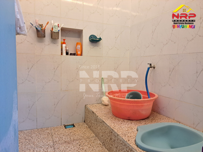 OPER KREDIT Rumah Minimalis Cantik Siap Huni di Dekat Stasiun Banyuwangi Kota.  Dijual rumah oper kredit 100 jutaan di Banyuwangi  OPER KREDIT Rumah Minimalis Cantik Siap Huni di Dekat Stasiun Banyuwangi Kota.&nbsp;
Lokasi sangat strategis dekat dengan Pusat Pendidikan Ternama NRP BANYUWANGI