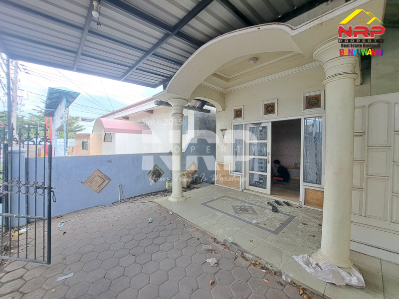 OPPORTUNITY! Dijual rumah di tepi jalan raya Klatak, Banyuwangi OPPORTUNITY! Dijual rumah di tepi jalan raya Klatak, Banyuwangi OPPORTUNITY! Dijual rumah di tepi jalan raya Klatak, Banyuwangi
Nilai lokasi terus berkembang, cocok untuk tempat usaha atau disewakan.

???? Pinggir jalan NRP BANYUWANGI