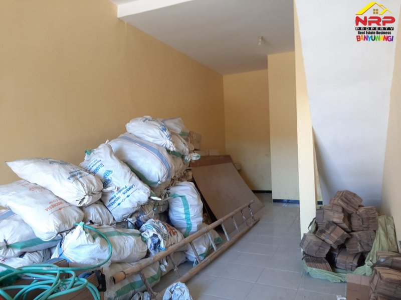 Dijual Ruko Murah 2 Lantai dekat SATPAS POLRESTA Banyuwangi Dijual Ruko Murah 2 Lantai dekat SATPAS POLRESTA Banyuwangi Dijual Ruko Murah 2 Lantai dekat SATPAS POLRESTA Banyuwangi. Lingkungan Padat Penduduk sangat cocok untuk ruang usaha maupun Kantor.
&nbsp;

Fasilitas : 2 NRP BANYUWANGI