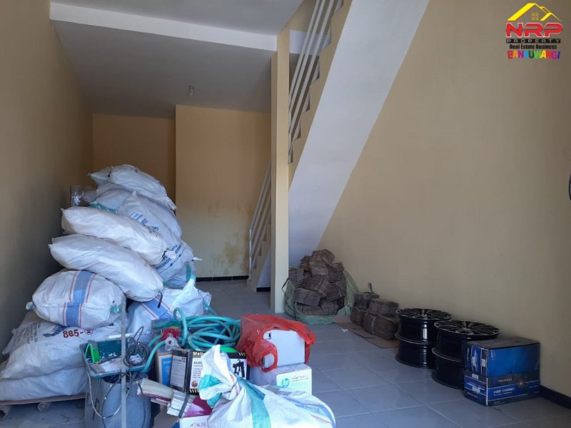 Dijual Ruko Murah 2 Lantai dekat SATPAS POLRESTA Banyuwangi Dijual Ruko Murah 2 Lantai dekat SATPAS POLRESTA Banyuwangi Dijual Ruko Murah 2 Lantai dekat SATPAS POLRESTA Banyuwangi. Lingkungan Padat Penduduk sangat cocok untuk ruang usaha maupun Kantor.
&nbsp;

Fasilitas : 2 NRP BANYUWANGI
