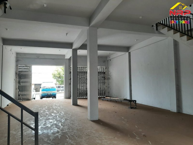 Dijual Ruko Strategis 3 Lantai  di Banyuwangi Dijual Ruko Strategis 3 Lantai  di Sukowidi Banyuwangi Dijual Ruko Strategis 3 Lantai Jl. Yos Sudarso - Banyuwangi. Lokasi sangat startegis, terletak di lingkungan komersial
Sangat cocok untuk Kantor, Showroom NRP BANYUWANGI