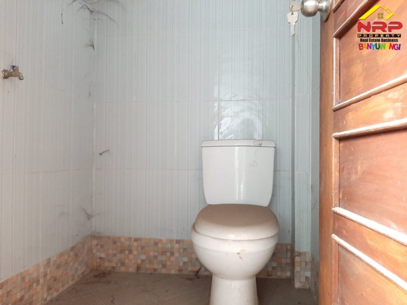 Dijual Ruko Strategis 3 Lantai  di Banyuwangi Dijual Ruko Strategis 3 Lantai  di Sukowidi Banyuwangi Dijual Ruko Strategis 3 Lantai Jl. Yos Sudarso - Banyuwangi. Lokasi sangat startegis, terletak di lingkungan komersial
Sangat cocok untuk Kantor, Showroom NRP BANYUWANGI