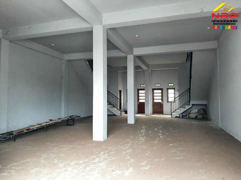 Dijual Ruko Strategis 3 Lantai  di Banyuwangi Dijual Ruko Strategis 3 Lantai  di Sukowidi Banyuwangi Dijual Ruko Strategis 3 Lantai Jl. Yos Sudarso - Banyuwangi. Lokasi sangat startegis, terletak di lingkungan komersial
Sangat cocok untuk Kantor, Showroom NRP BANYUWANGI