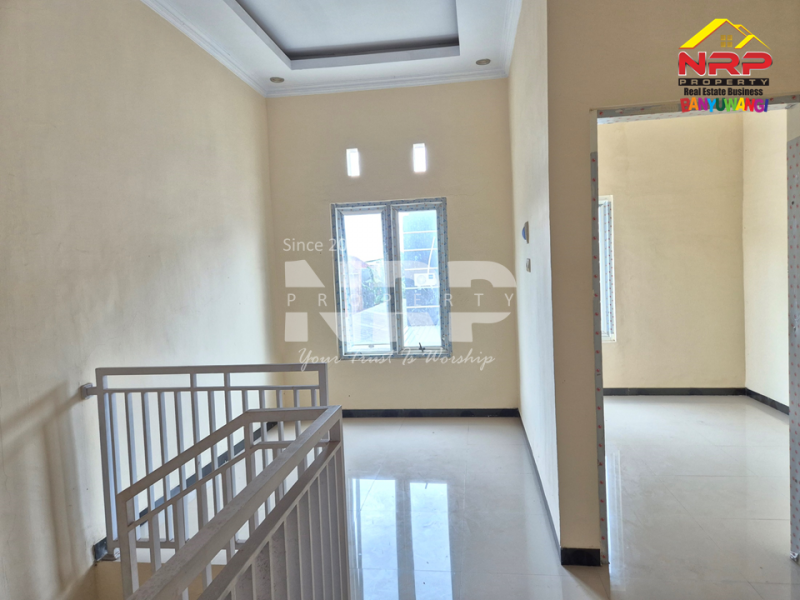 Rumah 2 lantai dengan lokasi strategis memang cuma sedikit di Banyuwangi. Rumah 2 lantai dengan lokasi strategis memang cuma sedikit di Banyuwangi. Rumah 2 lantai dengan lokasi strategis memang cuma sedikit di Banyuwangi.
Yang satu ini ada di Jl. Kepiting , lingkungan tenang dan nyaman.
Siap ditempati NRP BANYUWANGI