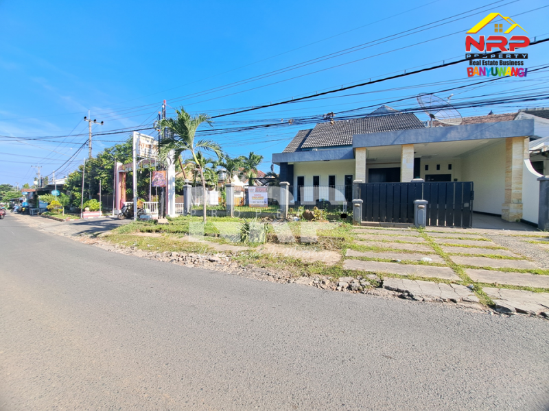 Rumah 2 lantai siap huni dengan desain modern dan lokasi strategis di Klatak Banyuwangi Rumah 2 lantai siap huni dengan desain modern dan lokasi strategis di Klatak Banyuwangi Tampil megah dengan desain minimalis dan tata ruang fungsional.&nbsp;
Rumah 2 lantai siap huni dengan desain modern dan lokasi strategis di Klatak NRP BANYUWANGI