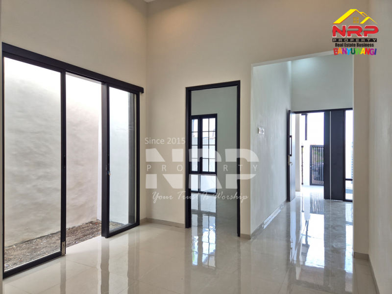 Rumah Baru Modern di Sobo Banyuwangi Dijual rumah modern di Banyuwangi Kota  &nbsp;Rumah Baru Modern di Sobo Banyuwangi
Hunian fresh from the oven dengan konsep modern minimalis, finishing rapi, dan layout ruangan yang super NRP BANYUWANGI
