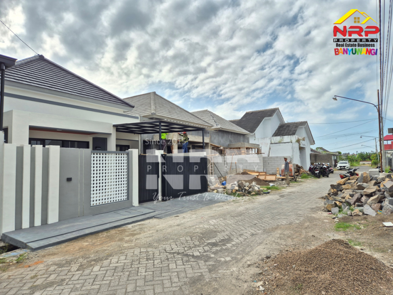 Rumah Baru Modern di Sobo Banyuwangi Dijual rumah modern di Banyuwangi Kota  &nbsp;Rumah Baru Modern di Sobo Banyuwangi
Hunian fresh from the oven dengan konsep modern minimalis, finishing rapi, dan layout ruangan yang super NRP BANYUWANGI