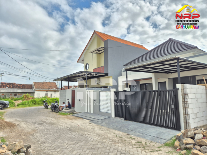 Rumah Baru Modern di Sobo Banyuwangi Dijual rumah modern di Banyuwangi Kota  &nbsp;Rumah Baru Modern di Sobo Banyuwangi
Hunian fresh from the oven dengan konsep modern minimalis, finishing rapi, dan layout ruangan yang super NRP BANYUWANGI
