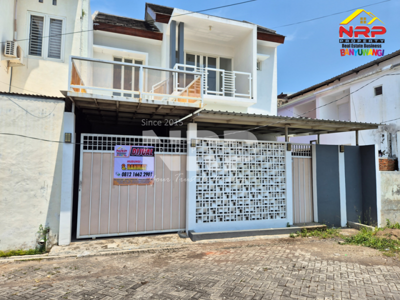 Rumah Cantik 2 lantai Dijual - Banyuwangi Kota  Rumah 2 lantai Dijual - Banyuwangi Kota  Rumah 2 lantai Dijual - Banyuwangi Kota&nbsp;
Kesempatan memiliki rumah 2 lantai di kawasan kota dengan akses mudah ke berbagai fasilitas penting
Yang satu NRP BANYUWANGI