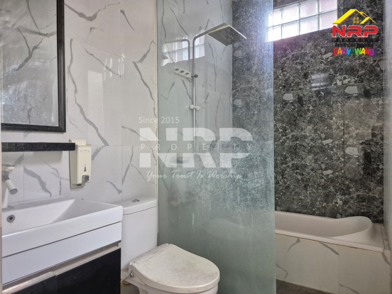 Rumah Cantik 2 lantai Dijual - Banyuwangi Kota  Rumah 2 lantai Dijual - Banyuwangi Kota  Rumah 2 lantai Dijual - Banyuwangi Kota&nbsp;
Kesempatan memiliki rumah 2 lantai di kawasan kota dengan akses mudah ke berbagai fasilitas penting
Yang satu NRP BANYUWANGI