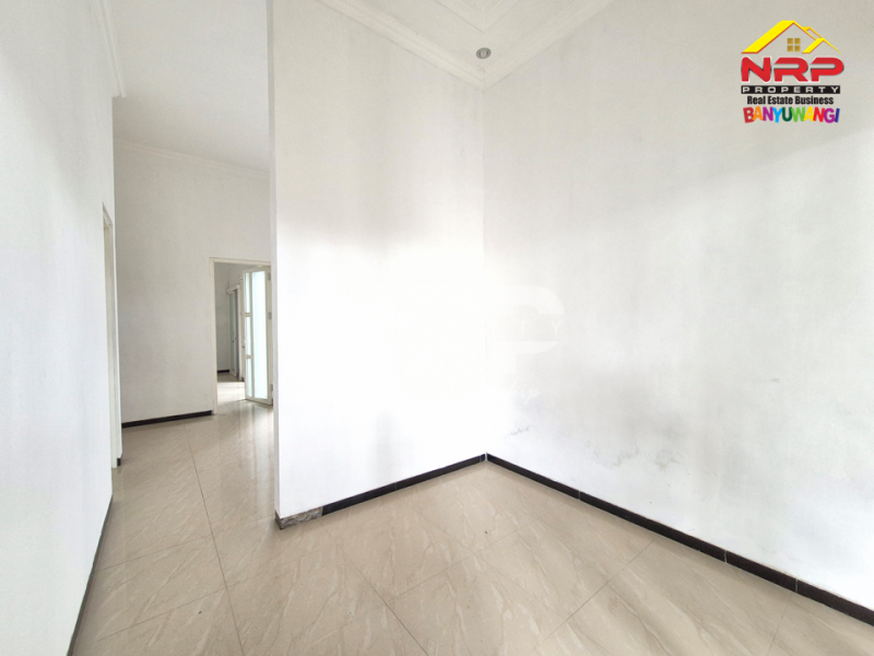 Rumah Cantik 2 lantai Dijual - Banyuwangi Kota  Rumah 2 lantai Dijual - Banyuwangi Kota  Rumah 2 lantai Dijual - Banyuwangi Kota&nbsp;
Kesempatan memiliki rumah 2 lantai di kawasan kota dengan akses mudah ke berbagai fasilitas penting
Yang satu NRP BANYUWANGI