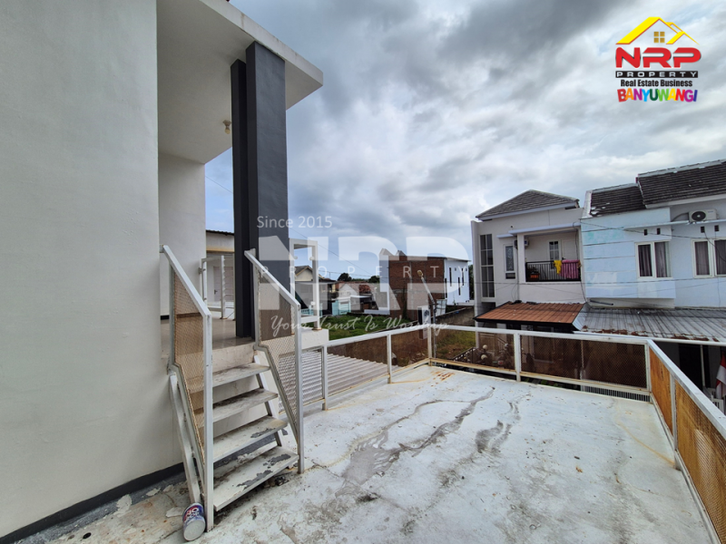 Rumah Cantik 2 lantai Dijual - Banyuwangi Kota  Rumah 2 lantai Dijual - Banyuwangi Kota  Rumah 2 lantai Dijual - Banyuwangi Kota&nbsp;
Kesempatan memiliki rumah 2 lantai di kawasan kota dengan akses mudah ke berbagai fasilitas penting
Yang satu NRP BANYUWANGI