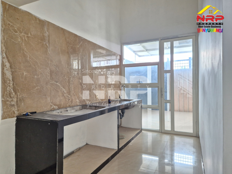 Rumah Cantik 2 lantai Dijual - Banyuwangi Kota  Rumah 2 lantai Dijual - Banyuwangi Kota  Rumah 2 lantai Dijual - Banyuwangi Kota&nbsp;
Kesempatan memiliki rumah 2 lantai di kawasan kota dengan akses mudah ke berbagai fasilitas penting
Yang satu NRP BANYUWANGI