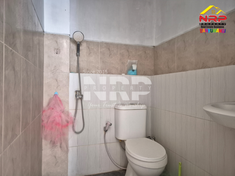 Rumah Cantik 2 lantai Dijual - Banyuwangi Kota  Rumah 2 lantai Dijual - Banyuwangi Kota  Rumah 2 lantai Dijual - Banyuwangi Kota&nbsp;
Kesempatan memiliki rumah 2 lantai di kawasan kota dengan akses mudah ke berbagai fasilitas penting
Yang satu NRP BANYUWANGI