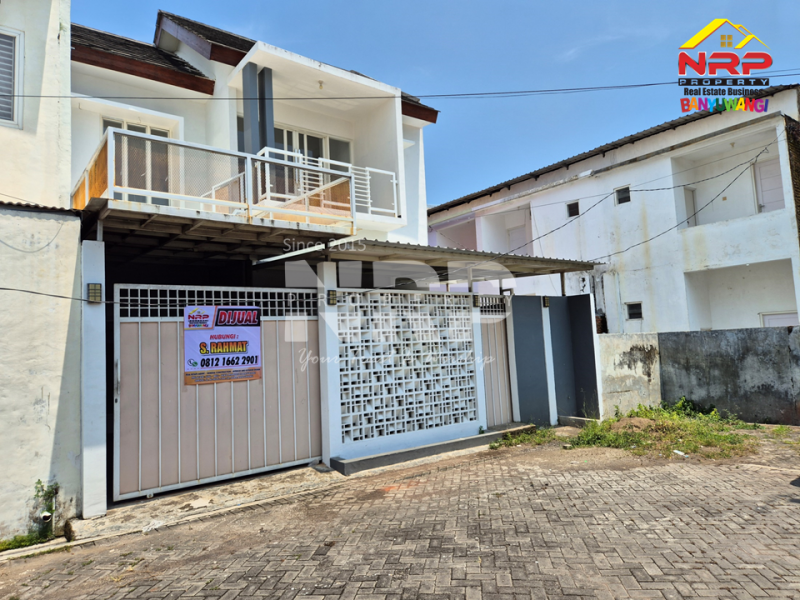 Rumah Cantik 2 lantai Dijual - Banyuwangi Kota  Rumah 2 lantai Dijual - Banyuwangi Kota  Rumah 2 lantai Dijual - Banyuwangi Kota&nbsp;
Kesempatan memiliki rumah 2 lantai di kawasan kota dengan akses mudah ke berbagai fasilitas penting
Yang satu NRP BANYUWANGI