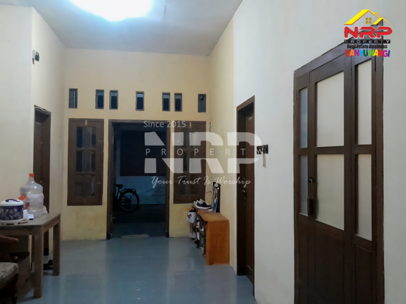Rumah di Kontrakan di Kertosari Banyuwangi Kota  Kontrakan rumah murah di Banyuwangi kota  ???? Kamu Cari rumah sewa dekat Kampus UNIBA? Inilah pilihannya! Lokasi strategis, akses mudah, lingkungan nyaman.
500 Meter dari Kampus UNIBA NRP BANYUWANGI