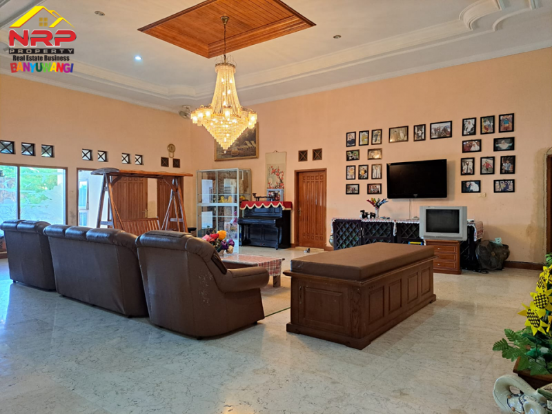 Dijual Rumah Megah Full Prabot di Jl. Mawar, Giri Dijual Rumah Megah Full Prabot di Jl. Mawar, Giri Banyuwangi  Dijual Rumah Megah Full Prabot di Jl. Mawar, Giri - Banyuwangi. Hunian Exclusive dekat dengan Fasilitas Pusat Pendidikan Favourite di Kota NRP BANYUWANGI