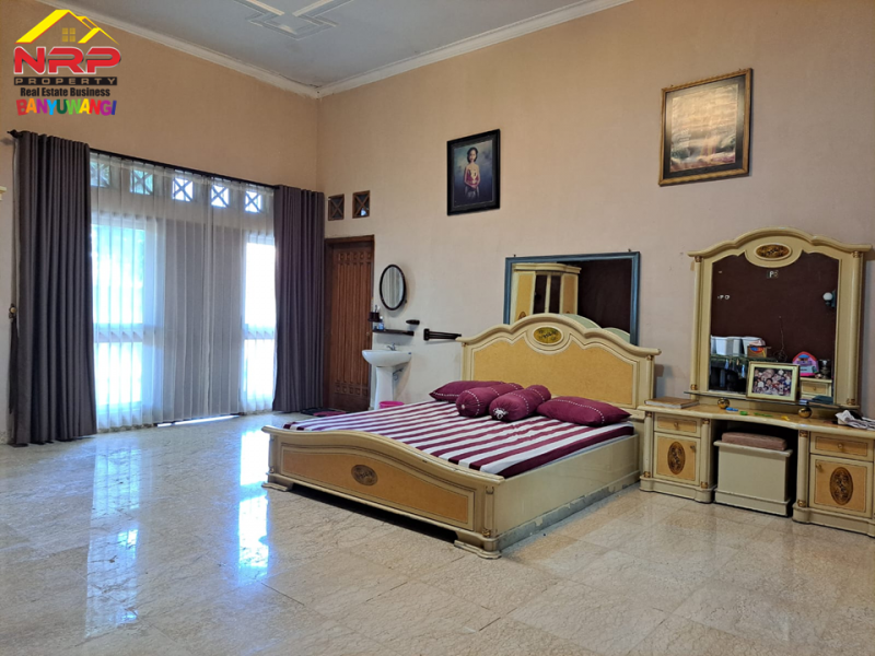 Dijual Rumah Megah Full Prabot di Jl. Mawar, Giri Dijual Rumah Megah Full Prabot di Jl. Mawar, Giri Banyuwangi  Dijual Rumah Megah Full Prabot di Jl. Mawar, Giri - Banyuwangi. Hunian Exclusive dekat dengan Fasilitas Pusat Pendidikan Favourite di Kota NRP BANYUWANGI