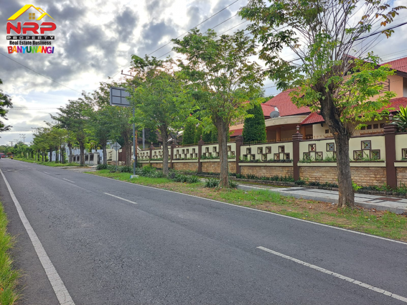 Dijual Rumah Megah Full Prabot di Jl. Mawar, Giri Dijual Rumah Megah Full Prabot di Jl. Mawar, Giri Banyuwangi  Dijual Rumah Megah Full Prabot di Jl. Mawar, Giri - Banyuwangi. Hunian Exclusive dekat dengan Fasilitas Pusat Pendidikan Favourite di Kota NRP BANYUWANGI