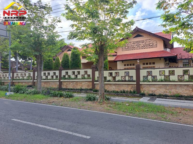 Dijual Rumah Megah Full Prabot di Jl. Mawar, Giri Dijual Rumah Megah Full Prabot di Jl. Mawar, Giri Banyuwangi  Dijual Rumah Megah Full Prabot di Jl. Mawar, Giri - Banyuwangi. Hunian Exclusive dekat dengan Fasilitas Pusat Pendidikan Favourite di Kota NRP BANYUWANGI