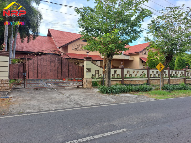 Dijual Rumah Megah Full Prabot di Jl. Mawar, Giri Dijual Rumah Megah Full Prabot di Jl. Mawar, Giri Banyuwangi  Dijual Rumah Megah Full Prabot di Jl. Mawar, Giri - Banyuwangi. Hunian Exclusive dekat dengan Fasilitas Pusat Pendidikan Favourite di Kota NRP BANYUWANGI