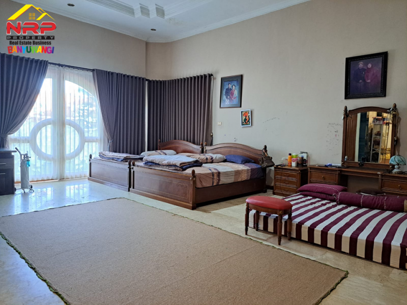 Dijual Rumah Megah Full Prabot di Jl. Mawar, Giri Dijual Rumah Megah Full Prabot di Jl. Mawar, Giri Banyuwangi  Dijual Rumah Megah Full Prabot di Jl. Mawar, Giri - Banyuwangi. Hunian Exclusive dekat dengan Fasilitas Pusat Pendidikan Favourite di Kota NRP BANYUWANGI