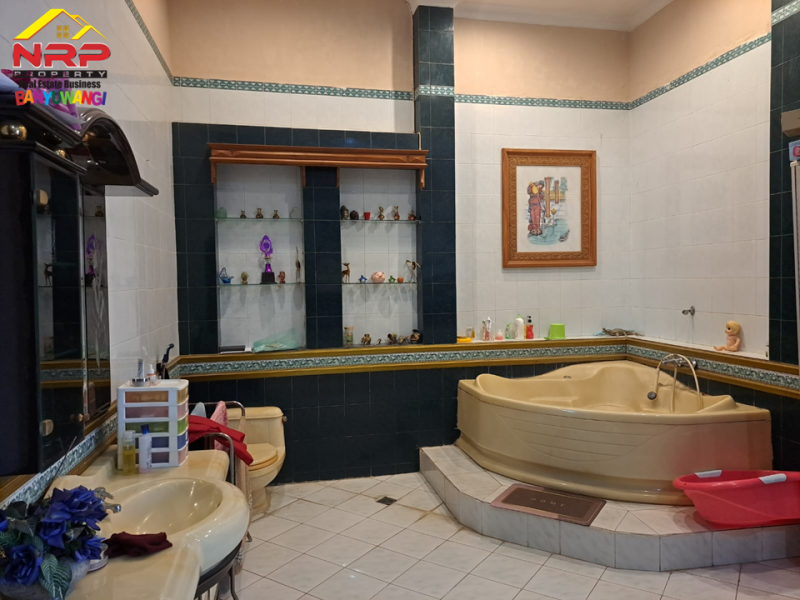 Dijual Rumah Megah Full Prabot di Jl. Mawar, Giri Dijual Rumah Megah Full Prabot di Jl. Mawar, Giri Banyuwangi  Dijual Rumah Megah Full Prabot di Jl. Mawar, Giri - Banyuwangi. Hunian Exclusive dekat dengan Fasilitas Pusat Pendidikan Favourite di Kota NRP BANYUWANGI