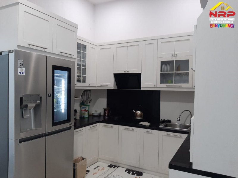 Dijual Rumah Mewah 3 Lantai View Pantai di Perum. Djati Kayangan  Dijual Rumah Mewah 3 Lantai View Pantai di Perum. Djati Kayangan Banyuwangi  Dijual Rumah Mewah 3 Lantai View Pantai di Perum. Djati Kayangan - Bwi. Hunian Premium lengkap dengan Prabot dan Kolam Renang di Kota Banyuwangi. Lingkungan NRP BANYUWANGI