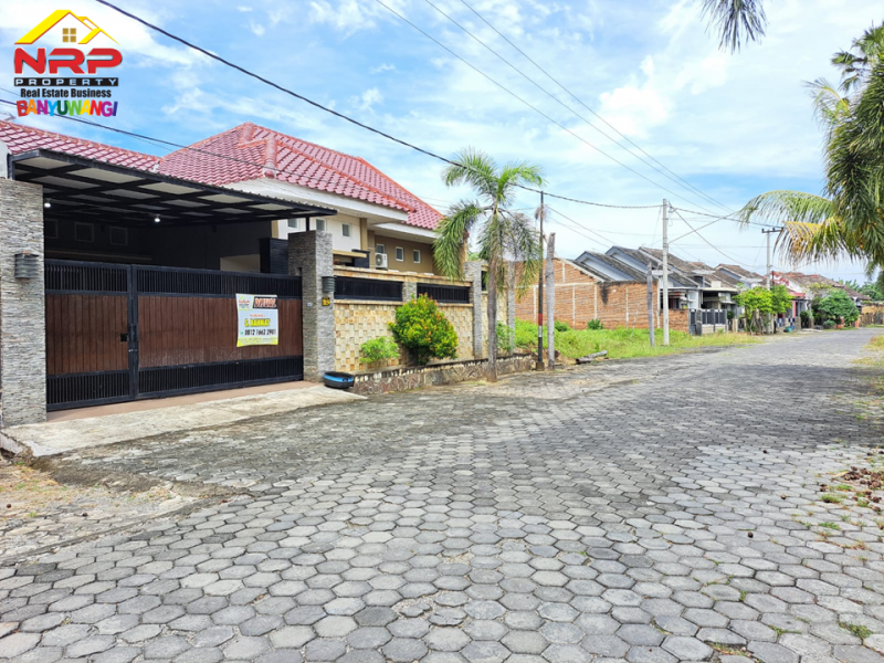 Dijual Rumah Mewah Full Prabot Di Perum Taman Indah Sutri Banyuwangi Dijual Rumah Mewah Full Prabot Di Perum Taman Indah Sutri Banyuwangi Dijual Rumah Mewah Full Prabot Di Perum Taman Indah Sutri Banyuwangi. Hunian Strategis di Pusat Kota. Dekat dengan fasilitias Pendidikan, Perbelanjaan, dan NRP BANYUWANGI