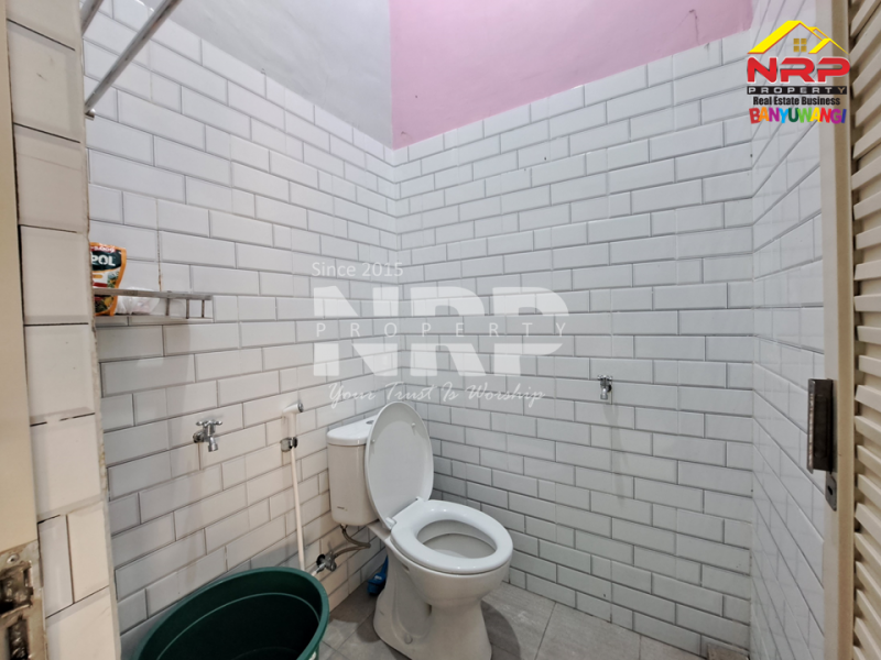Tampil sederhana tapi berkelas !! Rumah minimalis cantik di Rogojampi, cocok untuk kamu yang suka keindahan  Rumah minimalis 300 jutaan di Rogojampi, cocok untuk kamu yang suka keindahan  Tampil sederhana tapi berkelas !!
Rumah minimalis cantik di Rogojampi, cocok untuk kamu yang suka keindahan tanpa berlebihan.
Dekat dengan Pusat Pendidikan NRP BANYUWANGI