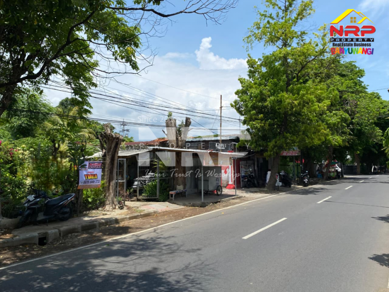 Tanah hook di Jl. Basuki Rahmat siap jadi lokasi impianmu  Dijual Tanah hook di Jl. Basuki Rahmat siap jadi lokasi impianmu  Cari tanah di tengah kota? Ini dia!
Tanah hook di Jl. Basuki Rahmat siap jadi lokasi impianmu&nbsp;
Strategis, ramai, dan potensial banget buat NRP BANYUWANGI